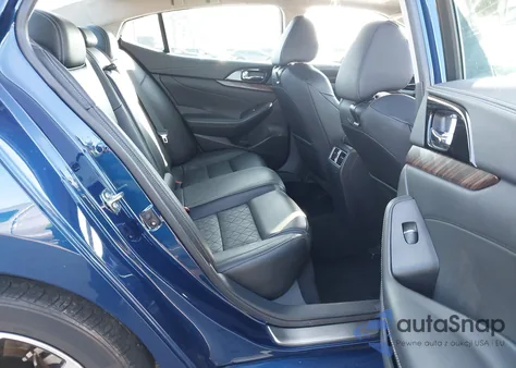 2017 Nissan Maxima 3.5 Platinum z USA, uszkodzony, nr VIN 1N4AA6AP1HC422164